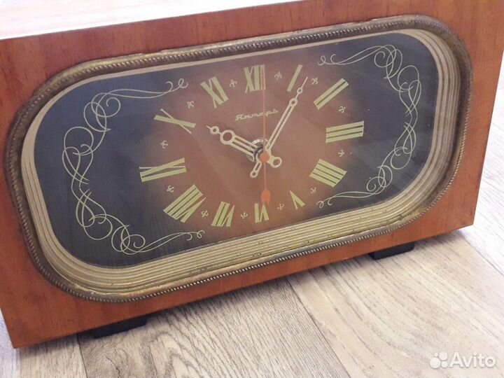 Часы Янтарь