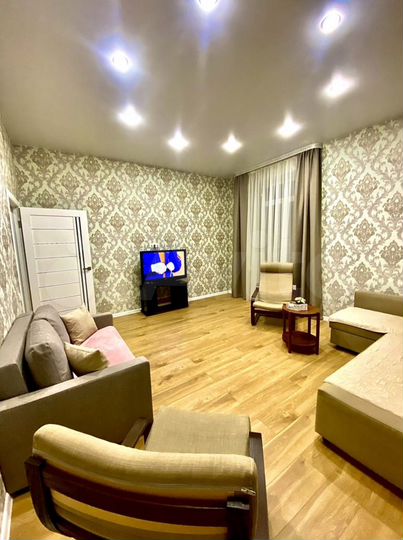 2-к. квартира, 80 м², 1/9 эт.