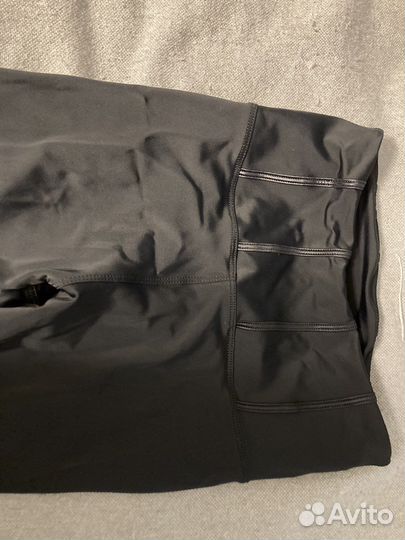 Спортивный топ и леггинсы