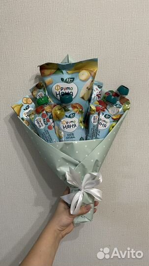 Сладкий букет из киндера и конфет