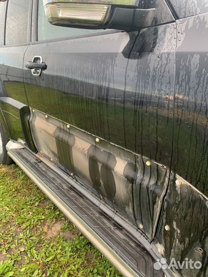 Дверь передняяя правая mitsubishi pajero 4
