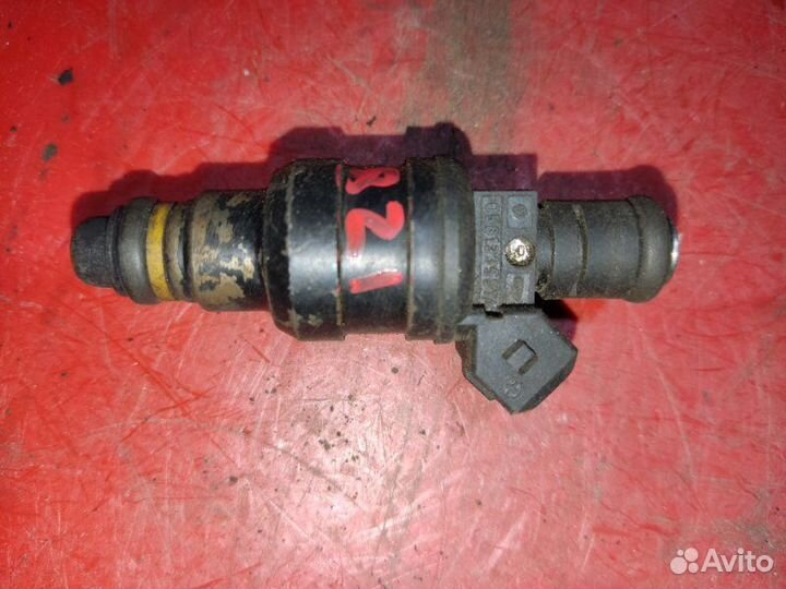 Форсунка топливная Audi A4 B5 седан 1.8I ADR 1996