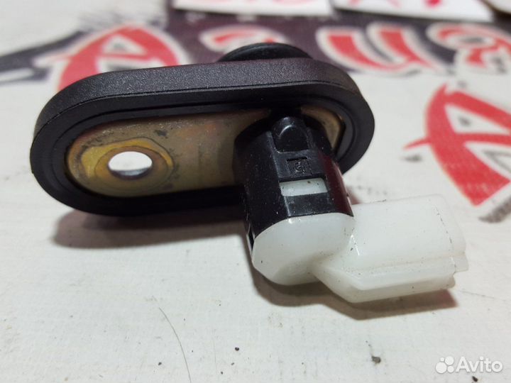 Концевой выключатель Toyota Corolla NZE121 1NZ-FE
