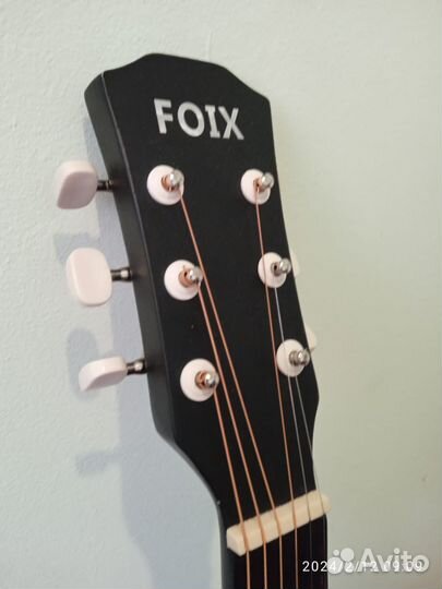 Акустическая гитара