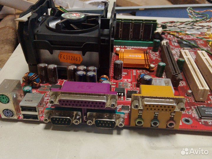 Материнская плата с процессором и памятью