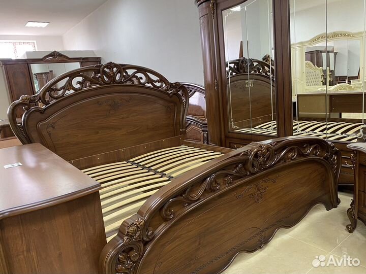 Спальный гарнитур