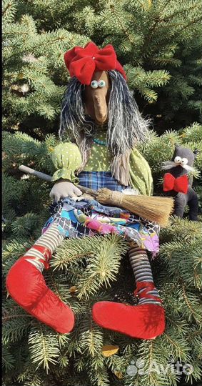 Избушка на курьих ножках, Баба Яга и домовята