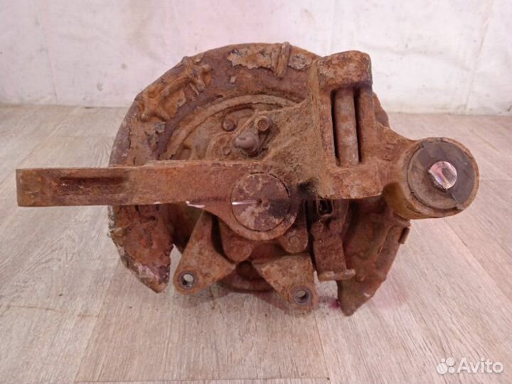 Кулак поворотный задний правый Kia Sportage 2 G4GC