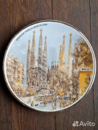 Настенная декоративная тарелка фарфор Барселона