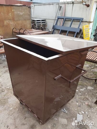 Металлические баки для мусора