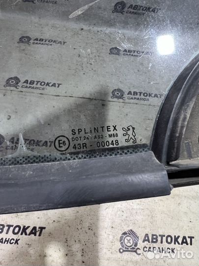 Форточка передняя левая Пежо 307