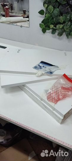 Полка IKEA утруста