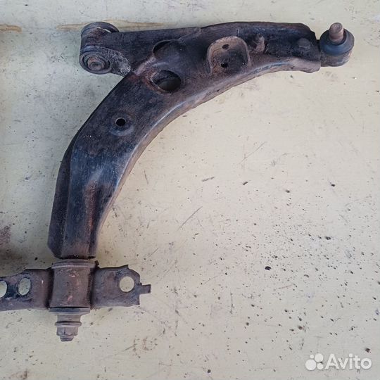 Рычаг передний правый левый Мазда 323