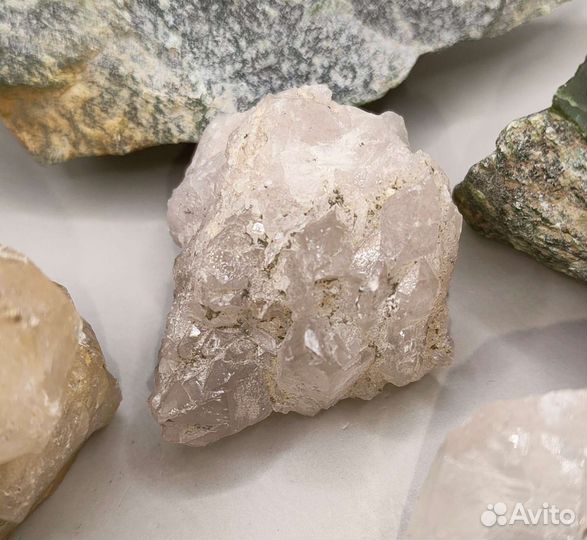 Набор: халцедон, змеевик, нефрит, кварц / Минералы