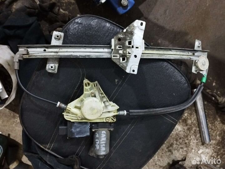 Стеклоподъемник Мицубиси carisma перед прав