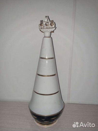 Графин фарфоровый