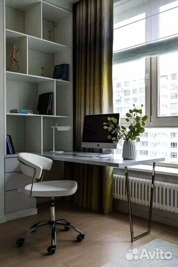 Стол / рабочая зона у окна