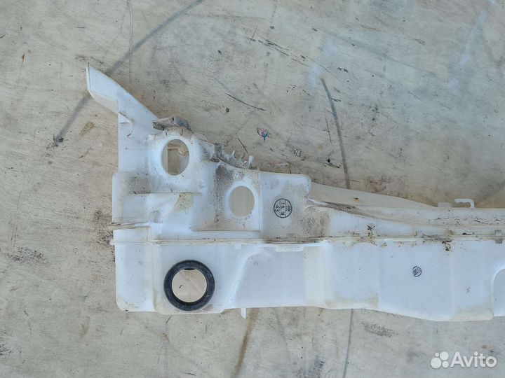 Бачок омывателя toyota land cruiser 200