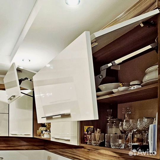 Кухонный гарнитур угловой в потолок на заказ