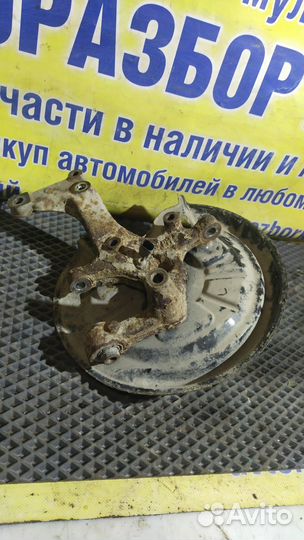 Кулак задний правый Seat Leon