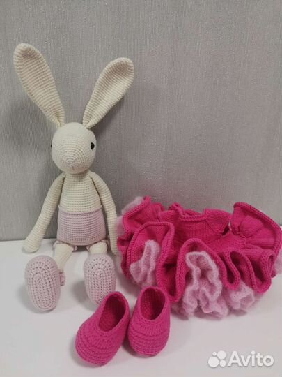 Вязаный зайчик. Ручная работа