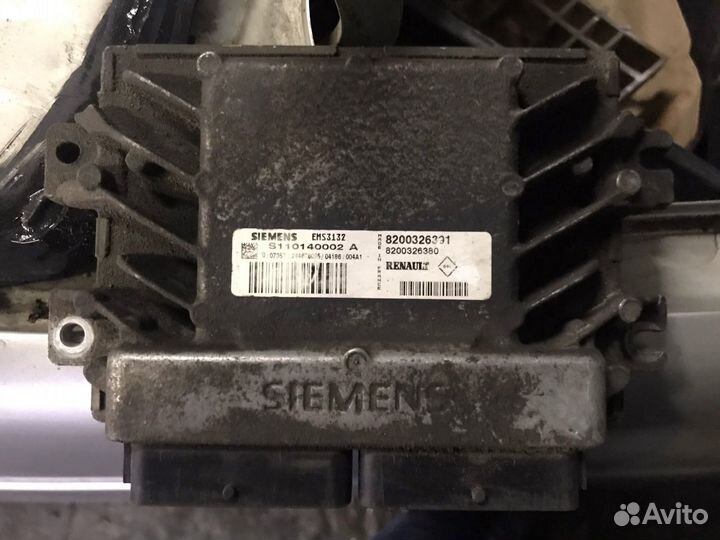 Renault Symbol блок управления двигателем