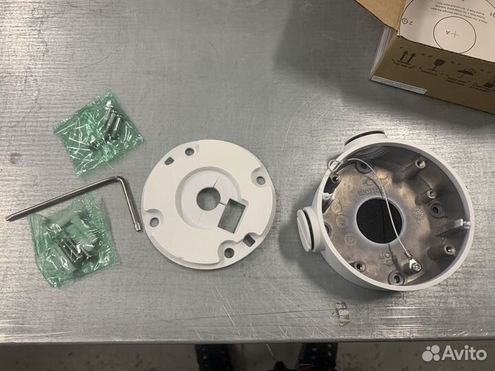 Монтажная коробка HikVision DS-1260ZJ