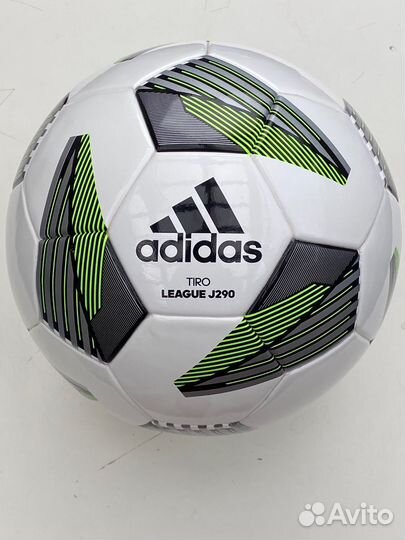 Футбольный мяч adidas № 4