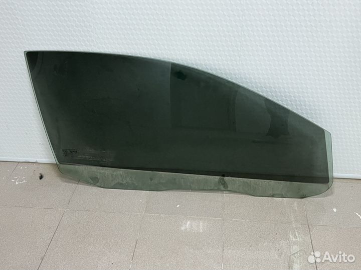 Стекло передней двери Ford Focus II 3-х дверный
