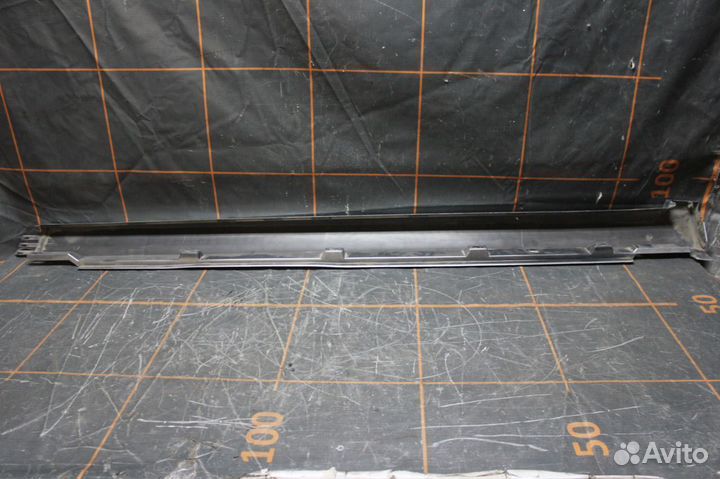 Накладка порога правая - Volkswagen Passat B7