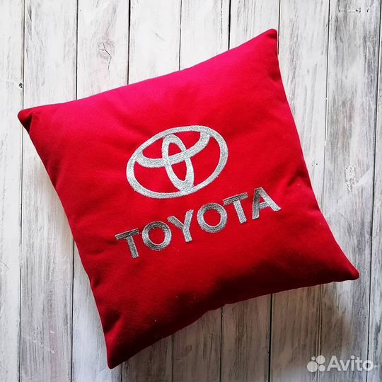 Подушка для авто с вышивкой