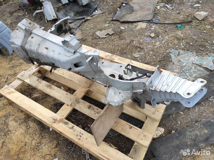 Лонжерон со стаканом правый на Opel Zafira B