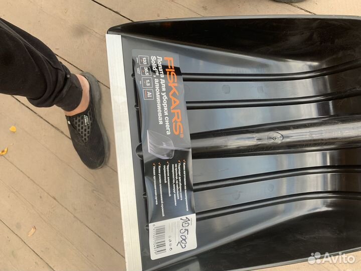 Лопата для снега Fiskars Solid 1052525