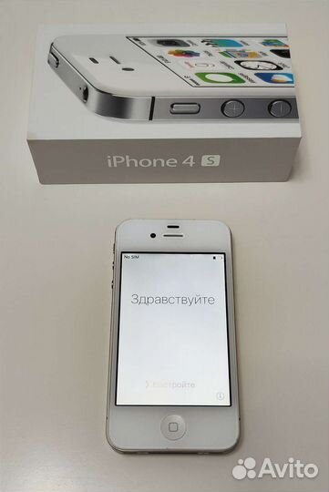 iPhone 4S 8Gb + набор чехлов