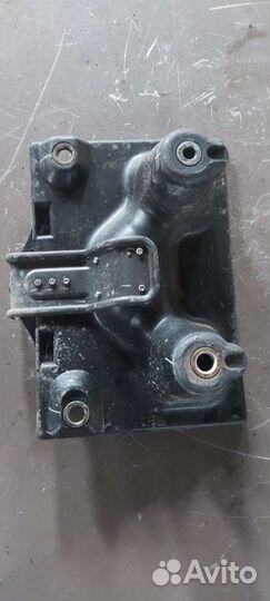 Подставка аккумулятора Nissan Skyline v35