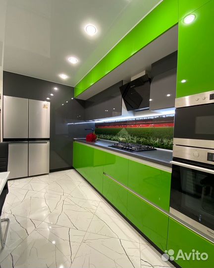 Угловая кухня под потолок на заказ