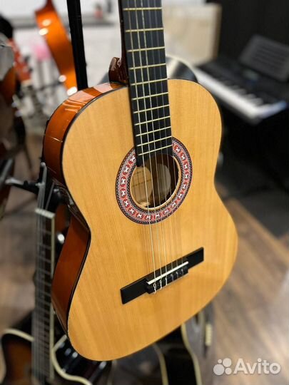 Классическая гитара + чехол