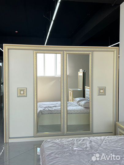 Спальный гарнитур