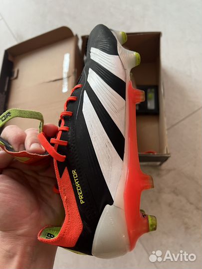 Футбольные бутсы adidas predator