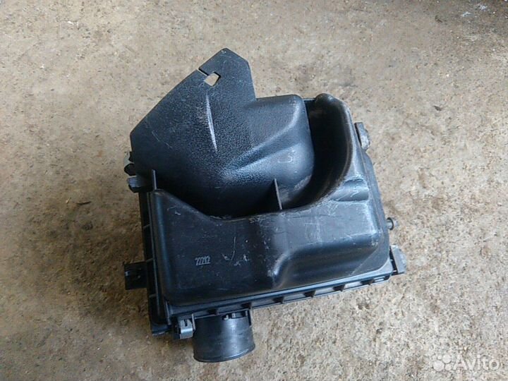 Корпус воздушного фильтра Nissan Juke F15