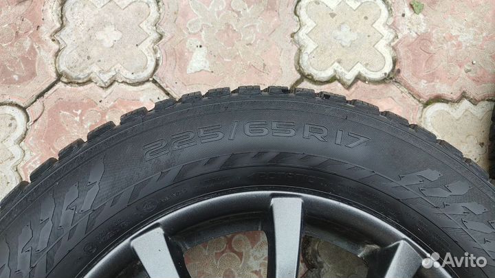 Зимняя резинаNokian Hakkapeliitta 9 SUV 225/65 R17