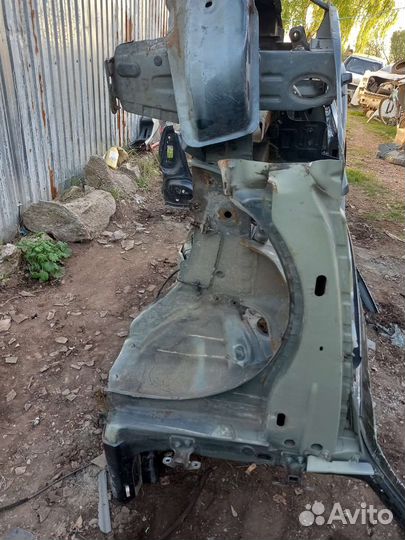 Передняя часть LADA largus