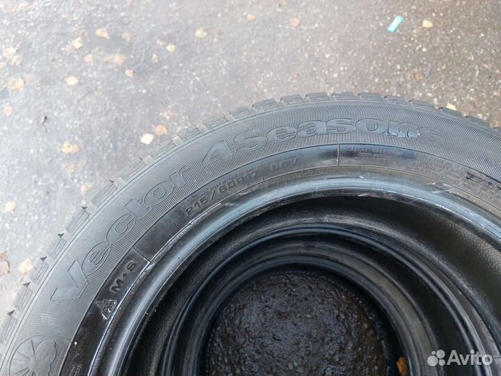 Goodyear Vector 4Seasons 215/60 R17 96V