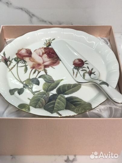 Тортница, фруктовница на ножке