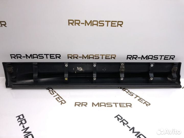 Молдинг передний правой двери Range Rover Sport