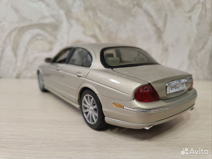 Jaguar S-Type 1:18 Maisto