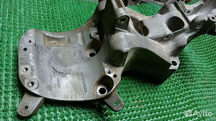 Кронштейн генератора гура Рено Логан 1 рестайл