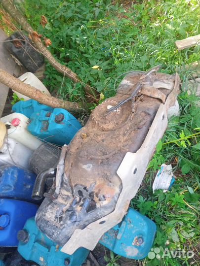 Топливный бак на toyota hilux