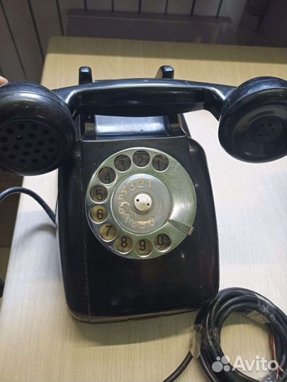 Старинный телефон