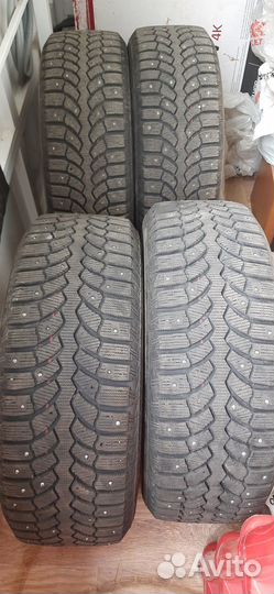 Bridgestone Blizzak Spike-01 205/60 R16